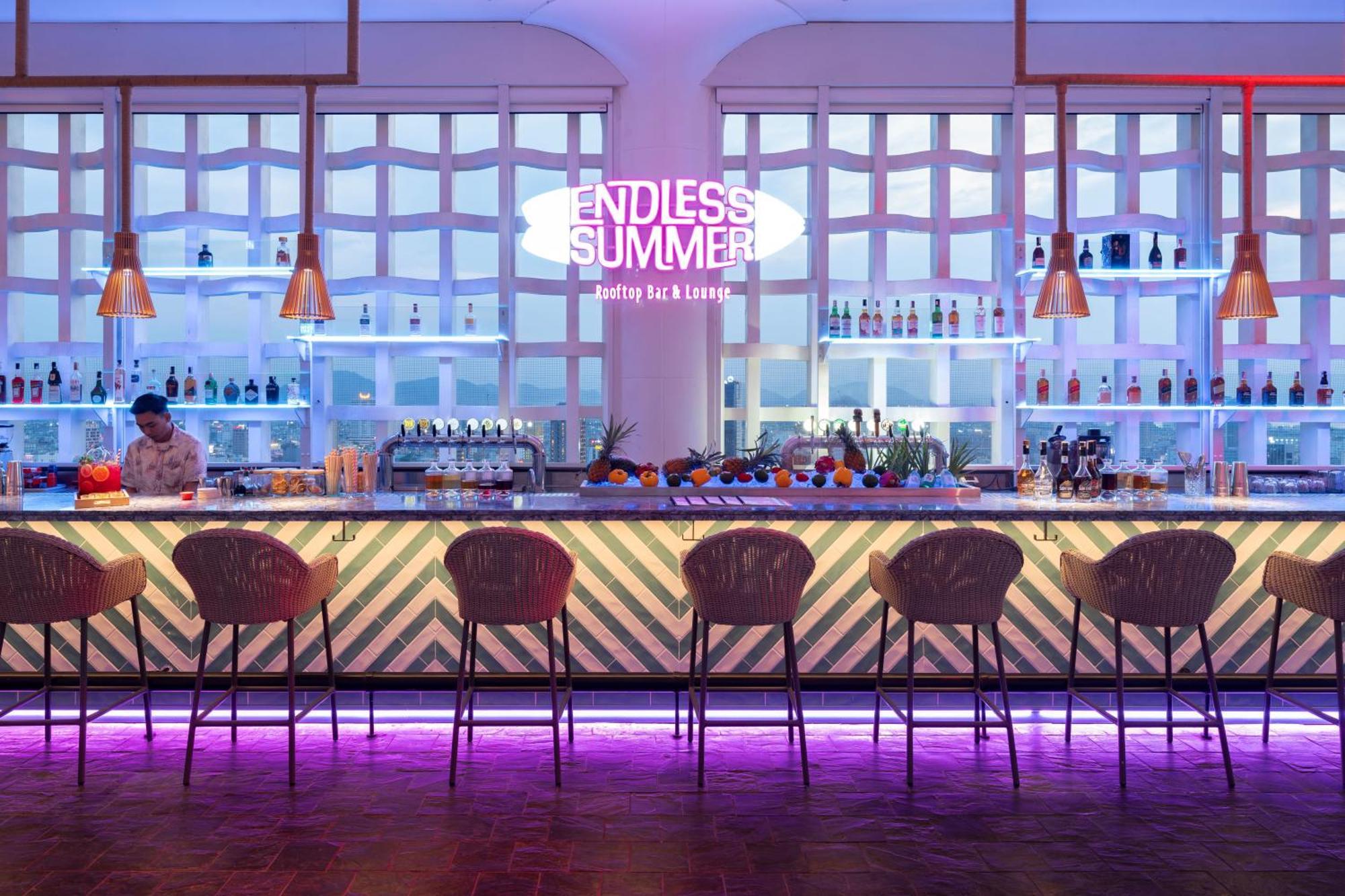 Wink Icon Hotel Danang Riverside - Luxury Suites - 24Hrs Stay & Rooftop Pool Bar Esterno foto