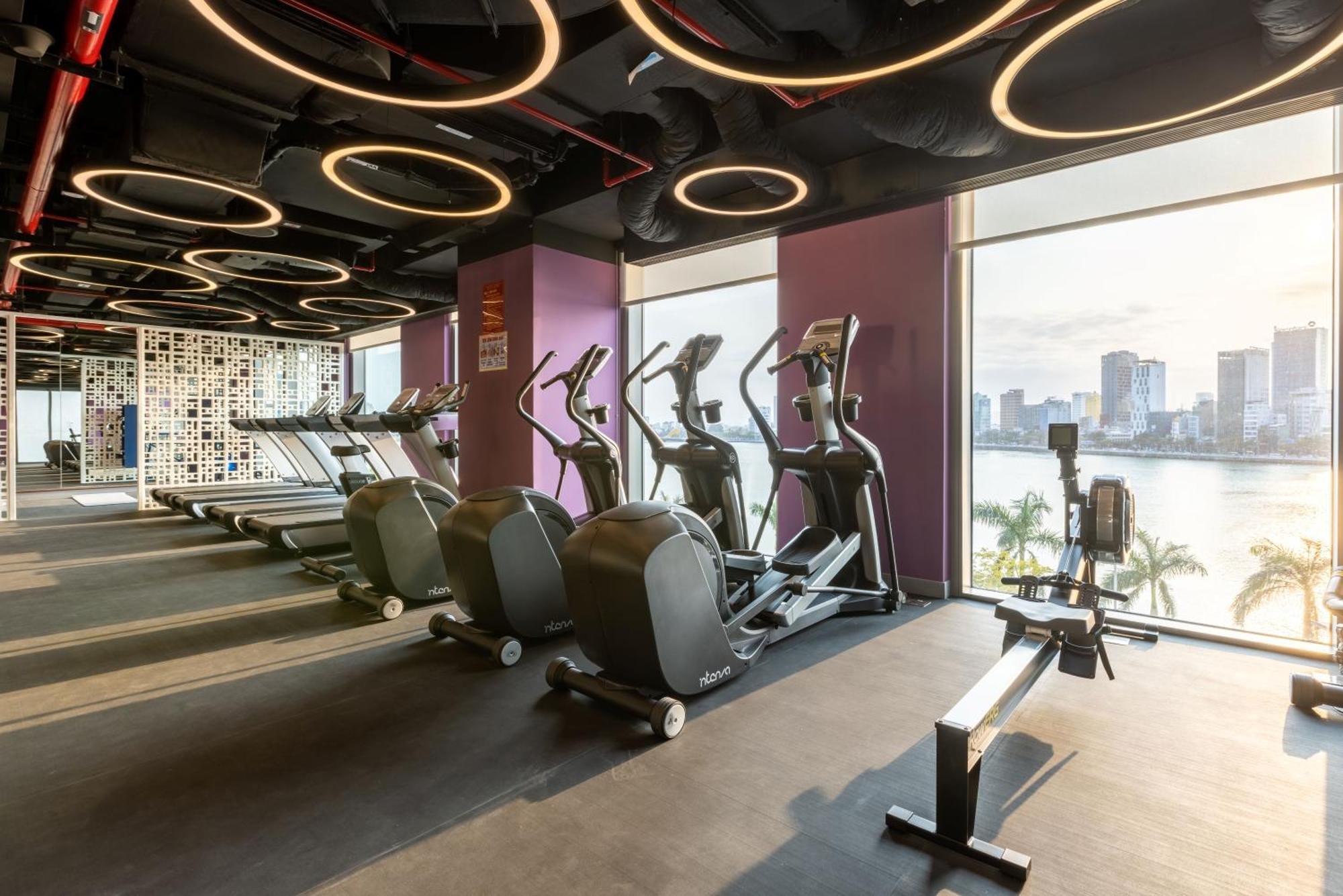 Wink Icon Hotel Danang Riverside - Luxury Suites - 24Hrs Stay & Rooftop Pool Bar Esterno foto