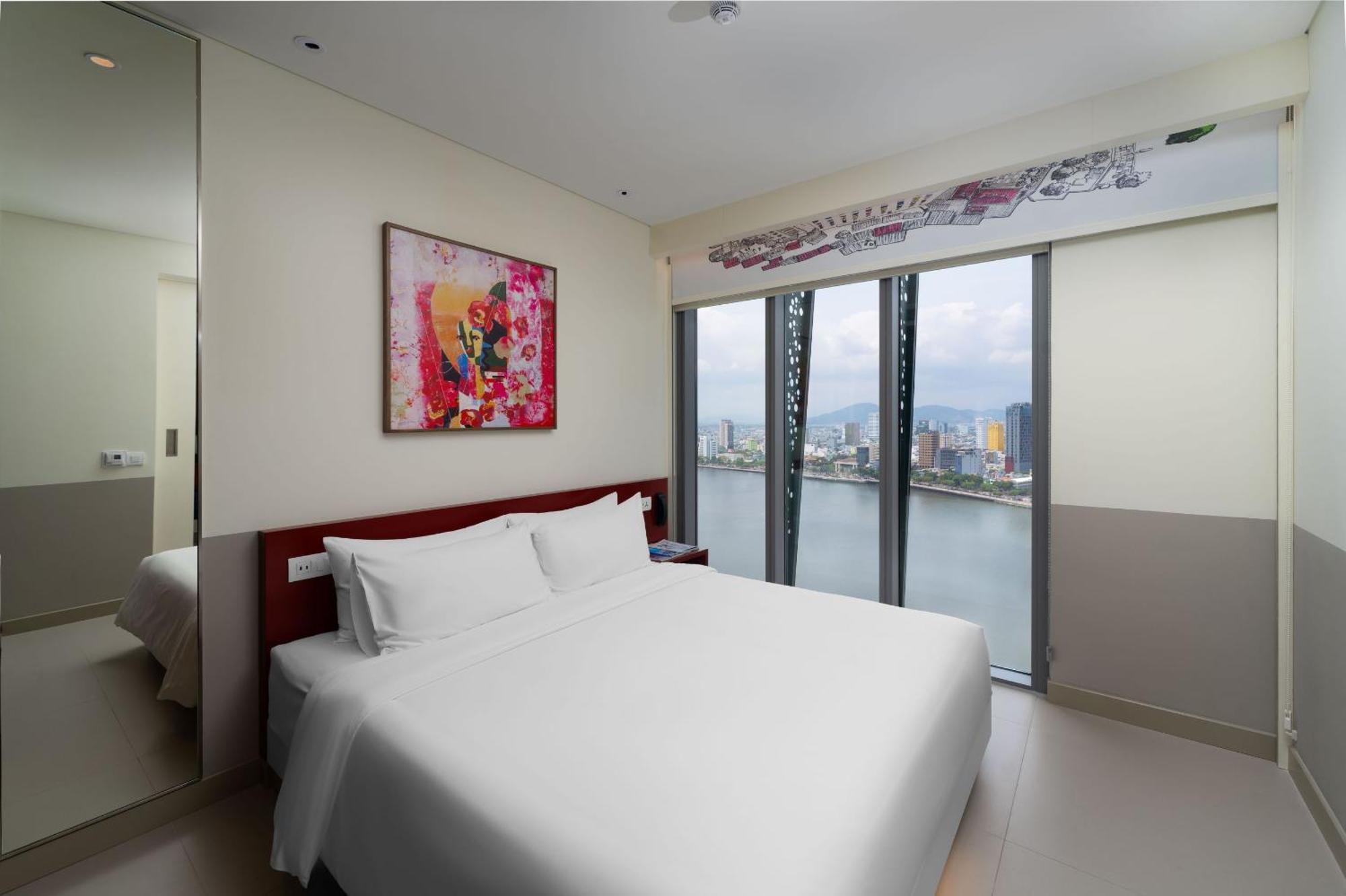 Wink Icon Hotel Danang Riverside - Luxury Suites - 24Hrs Stay & Rooftop Pool Bar Esterno foto
