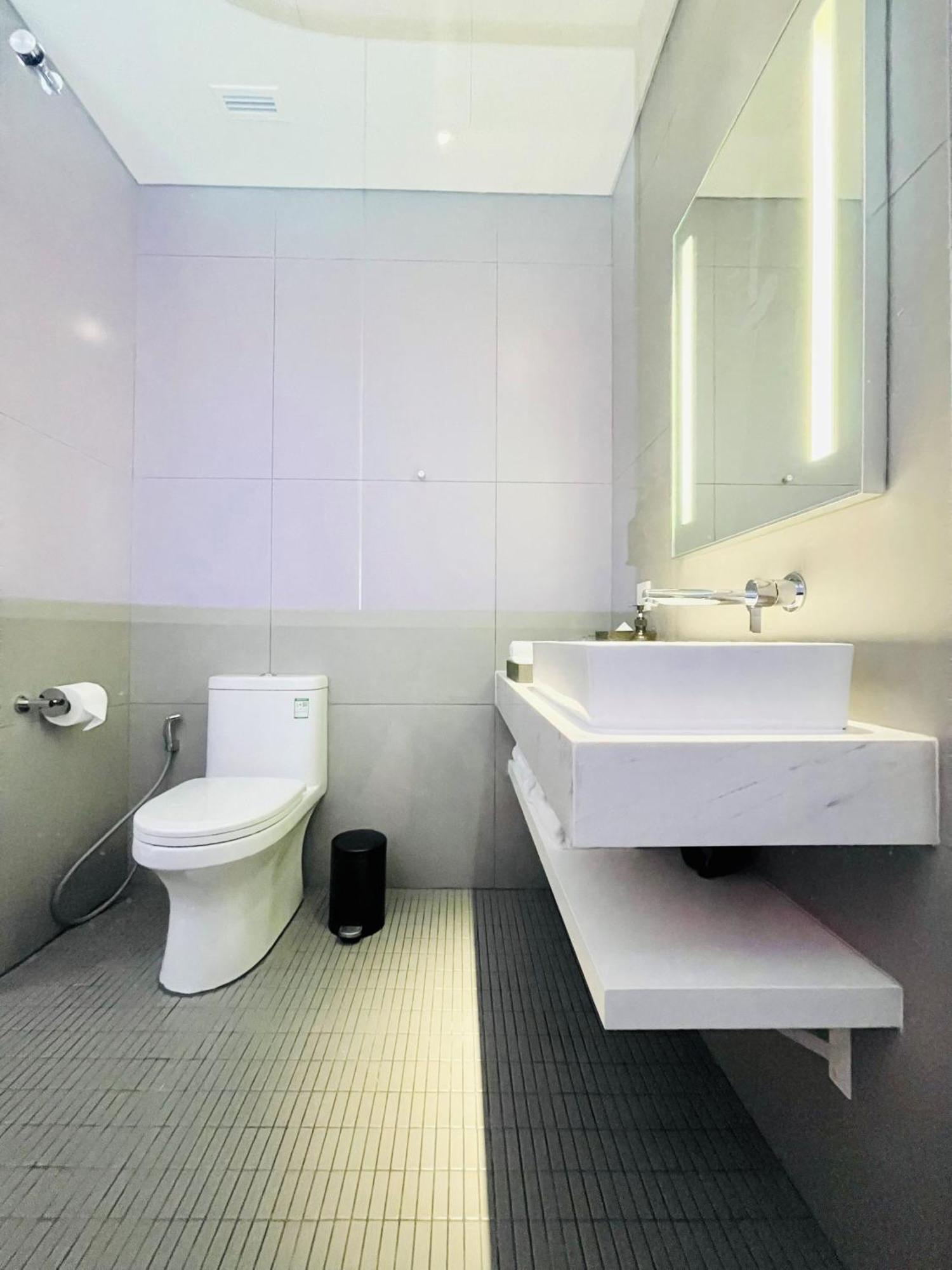 Wink Icon Hotel Danang Riverside - Luxury Suites - 24Hrs Stay & Rooftop Pool Bar Esterno foto