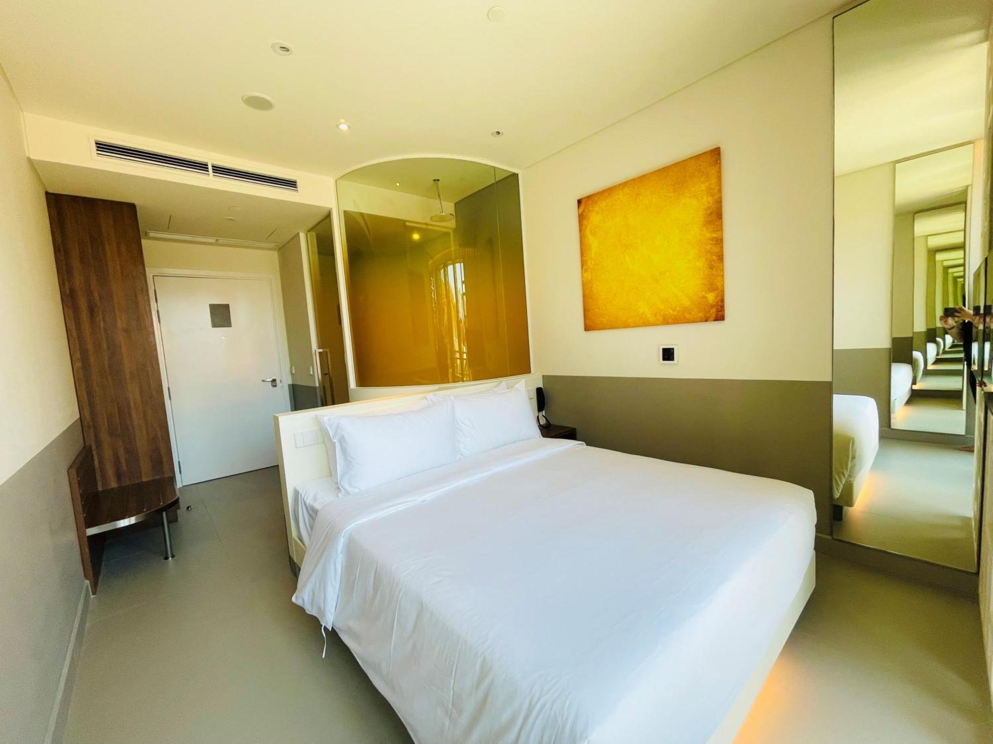 Wink Icon Hotel Danang Riverside - Luxury Suites - 24Hrs Stay & Rooftop Pool Bar Esterno foto